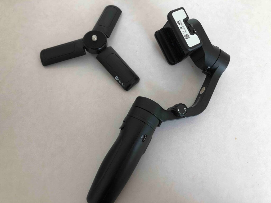 VLOG pocket本体とミニ三脚