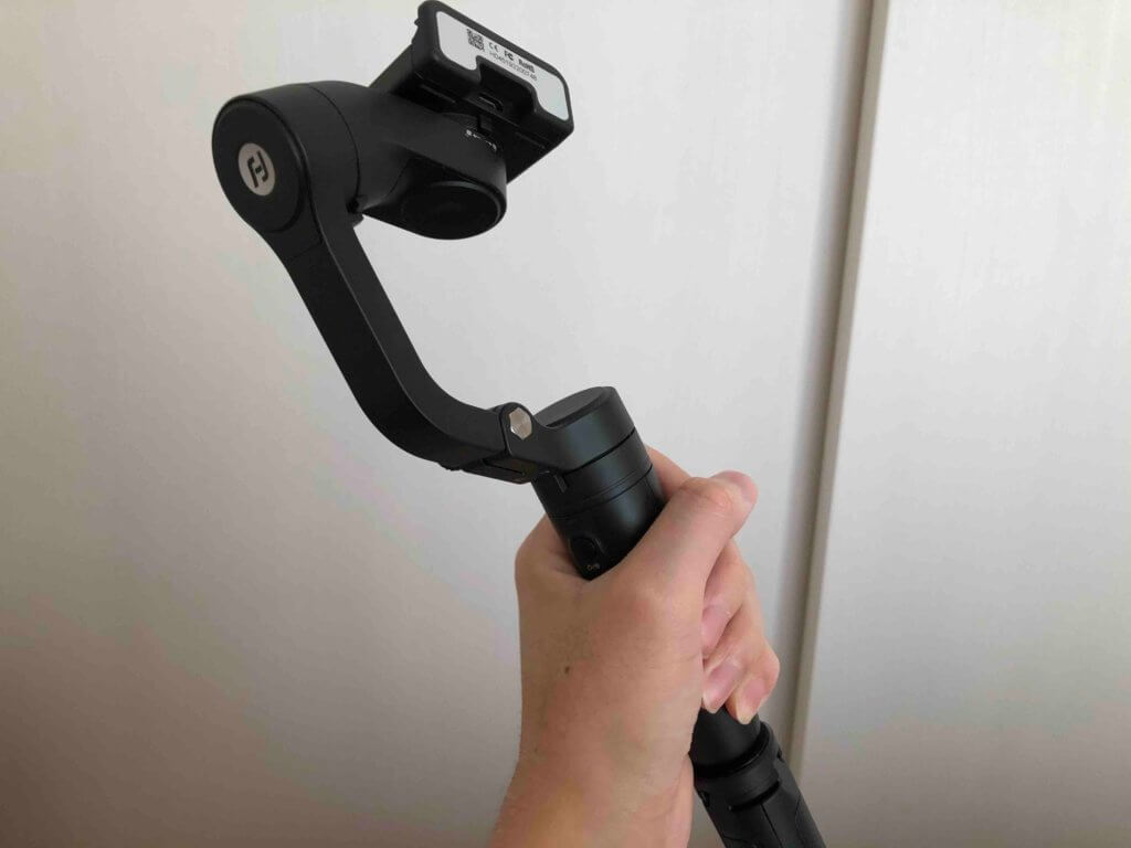 持った状態のVLOG pocket